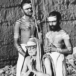 Some rare pictures of Maha Periyava